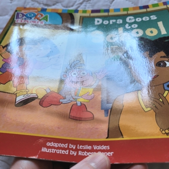 3/$15 🌸 Dora The Explorer: Dora Goes To School - Picture 3 of 7
